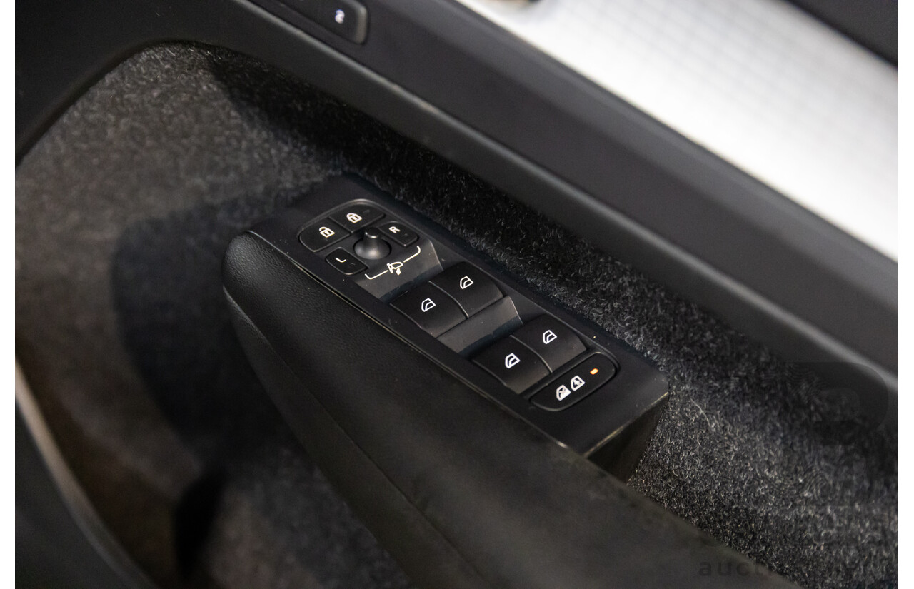 07/2018 Volvo XC40 T5 Momemtum (AWD) 536 MY18 4d Wagon Bright Silver Metallic Turbo 2.0L