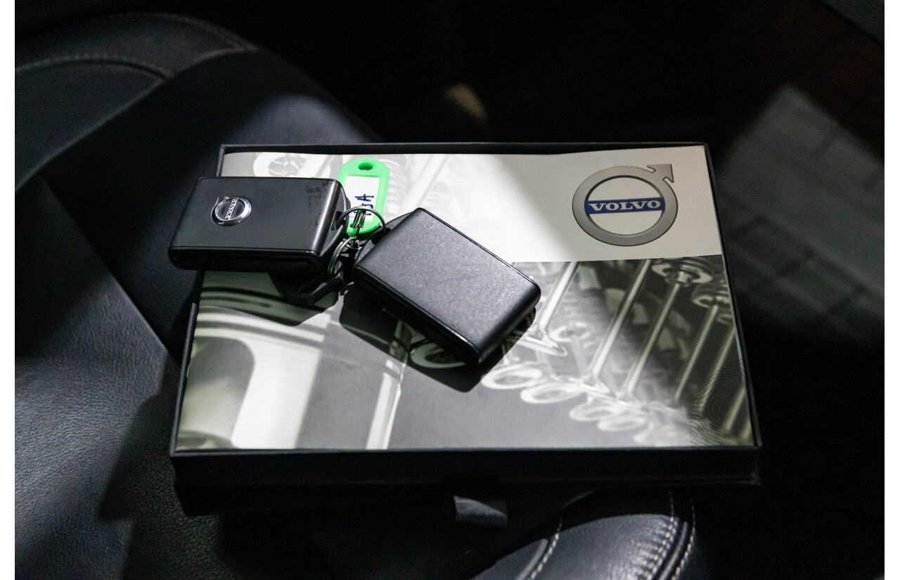 07/2018 Volvo XC40 T5 Momemtum (AWD) 536 MY18 4d Wagon Bright Silver Metallic Turbo 2.0L