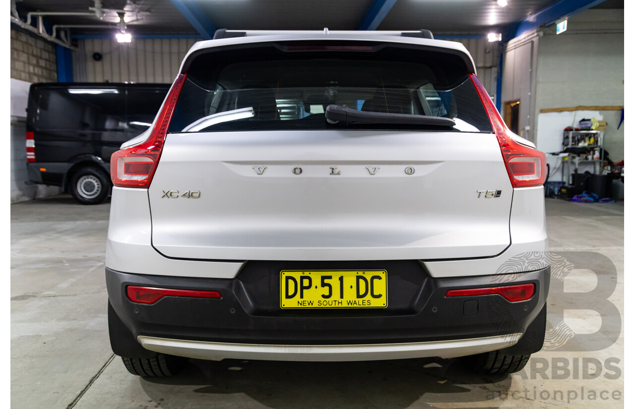 07/2018 Volvo XC40 T5 Momemtum (AWD) 536 MY18 4d Wagon Bright Silver Metallic Turbo 2.0L