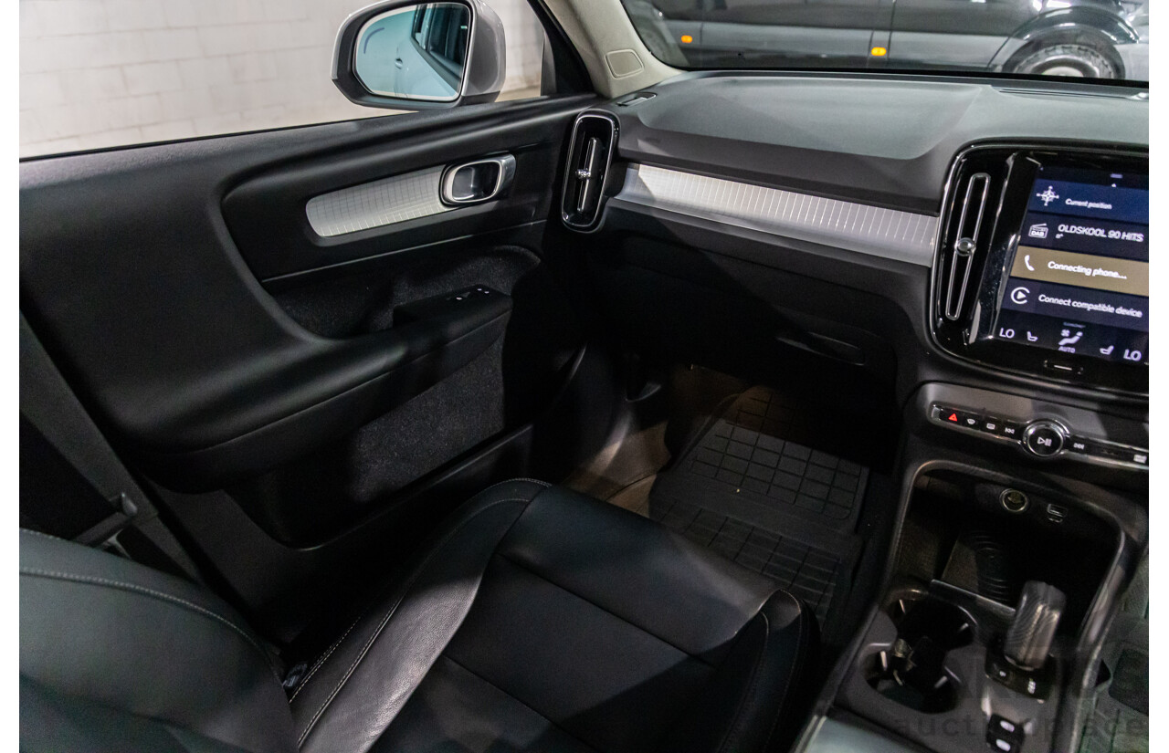 07/2018 Volvo XC40 T5 Momemtum (AWD) 536 MY18 4d Wagon Bright Silver Metallic Turbo 2.0L