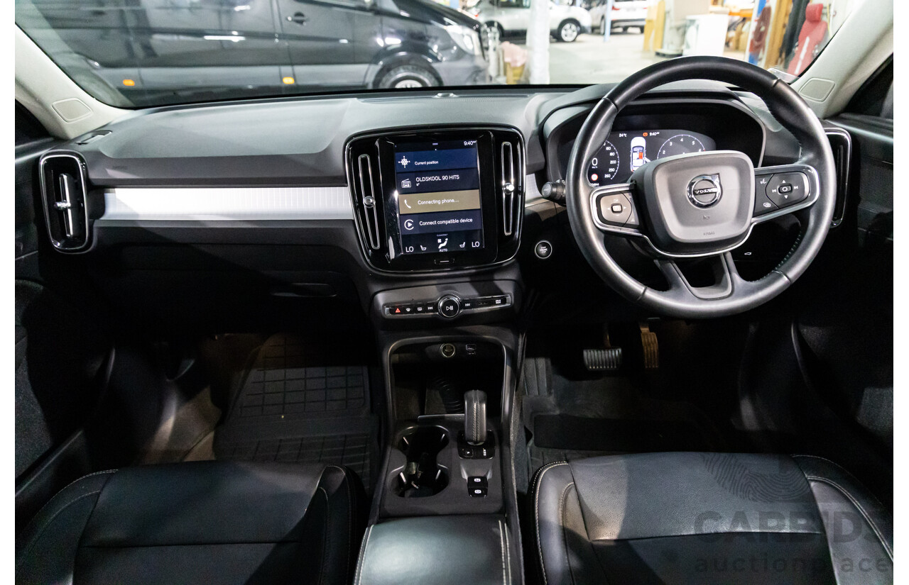 07/2018 Volvo XC40 T5 Momemtum (AWD) 536 MY18 4d Wagon Bright Silver Metallic Turbo 2.0L