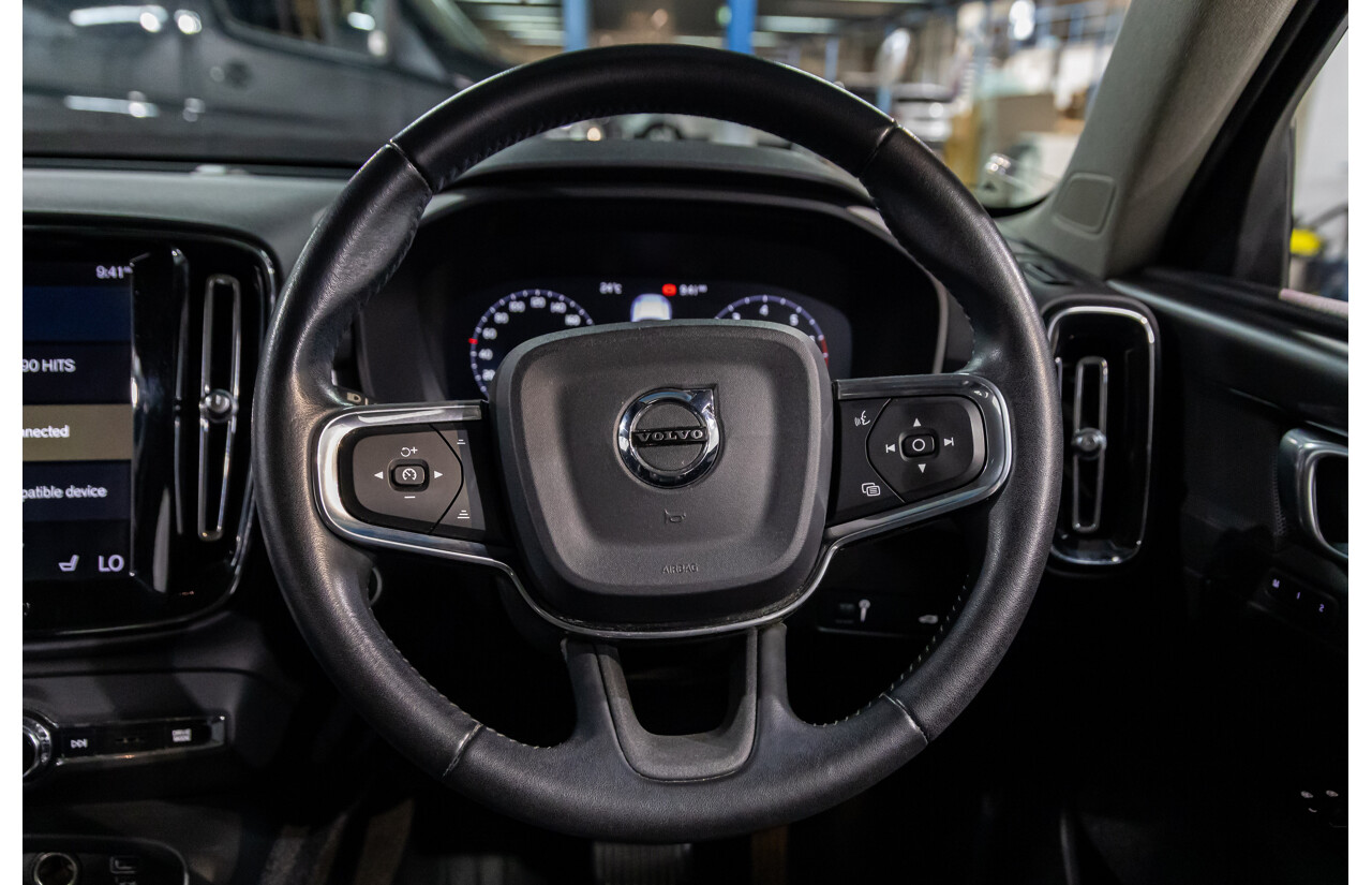 07/2018 Volvo XC40 T5 Momemtum (AWD) 536 MY18 4d Wagon Bright Silver Metallic Turbo 2.0L