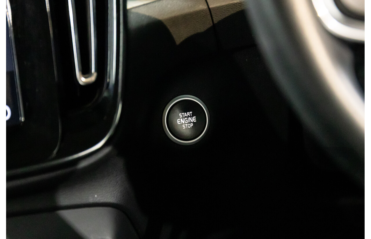 07/2018 Volvo XC40 T5 Momemtum (AWD) 536 MY18 4d Wagon Bright Silver Metallic Turbo 2.0L