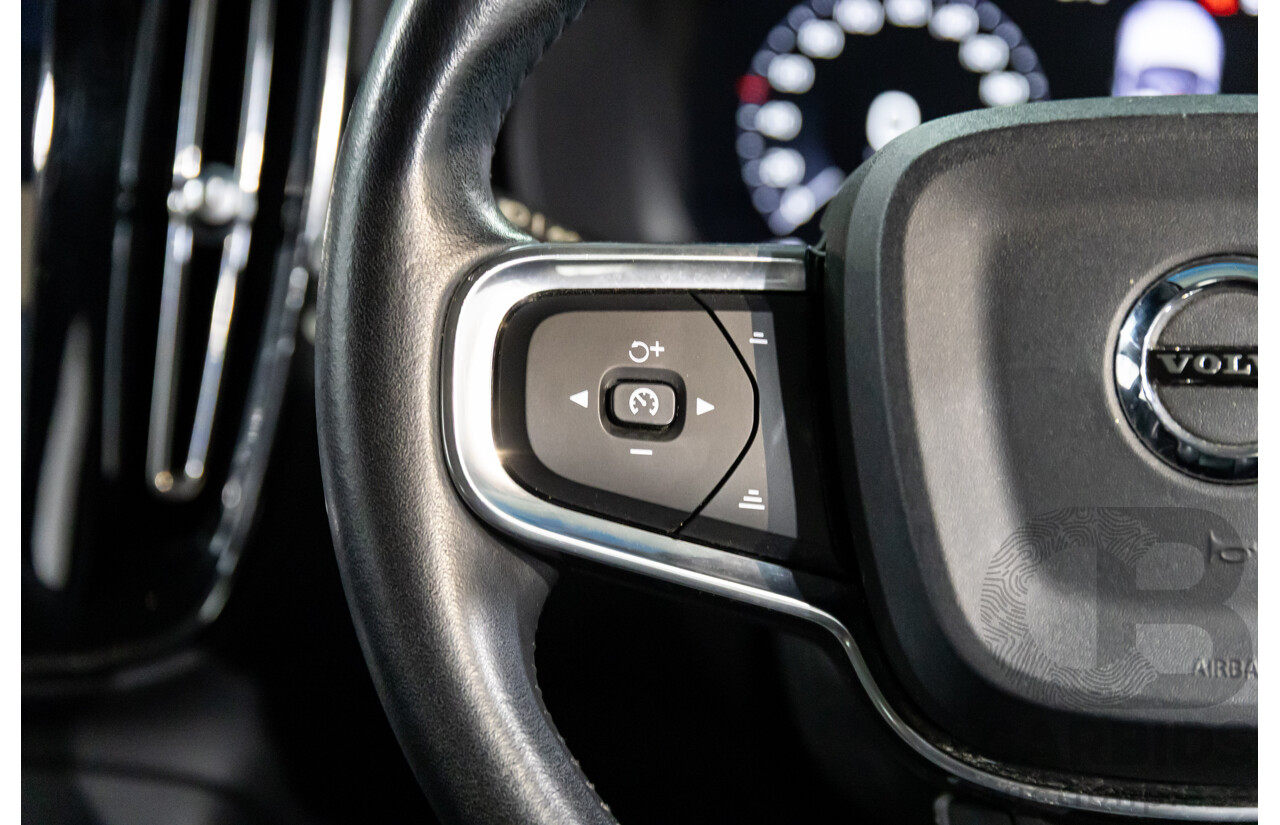 07/2018 Volvo XC40 T5 Momemtum (AWD) 536 MY18 4d Wagon Bright Silver Metallic Turbo 2.0L