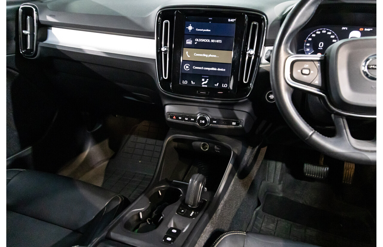 07/2018 Volvo XC40 T5 Momemtum (AWD) 536 MY18 4d Wagon Bright Silver Metallic Turbo 2.0L