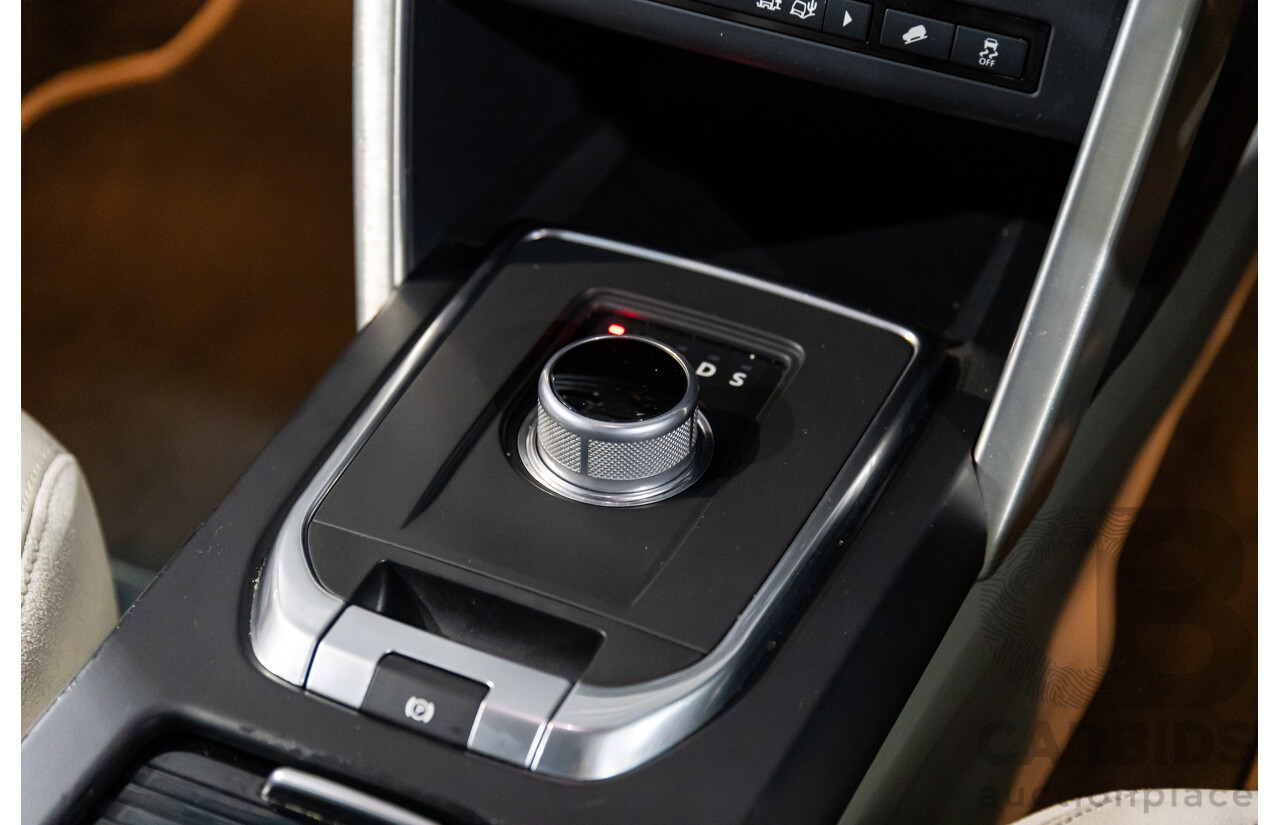 01/2016 Land Rover Discovery Sport Td4 HSE (AWD) LC MY16.5 4d Wagon Santorini Black Metallic Turbo Diesel 2.2L