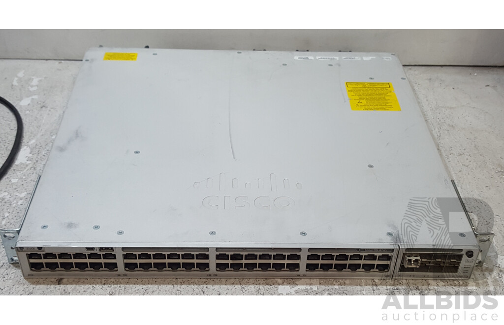 Cisco (C9300-48P-E) Catalyst 9300 48 PoE+ 48-Port Gigabit Switch