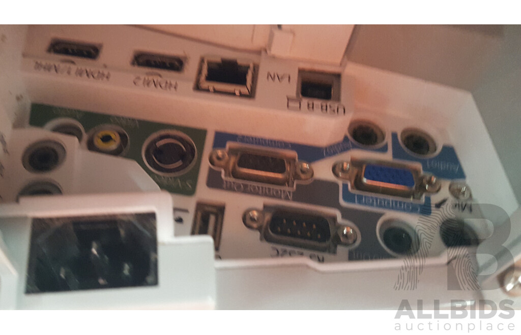 Epson (EB-575Wi) WXGA 3LCD Projector