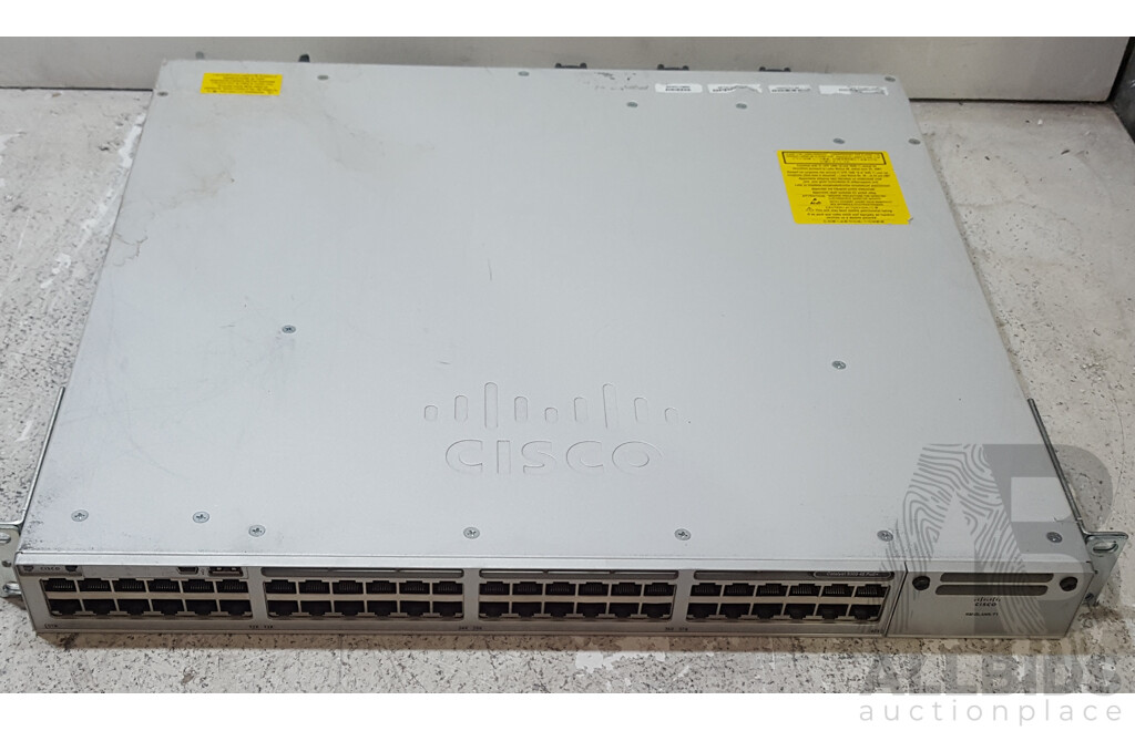 Cisco (C9300-48P-E) Catalyst 9300 48 PoE+ 48-Port Gigabit Switch