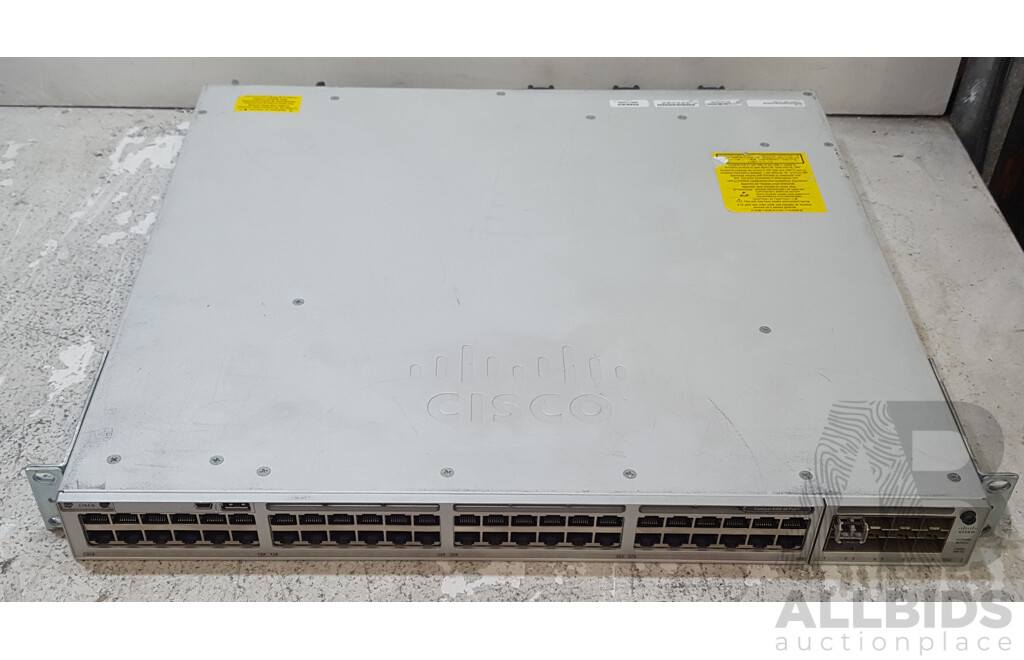 Cisco (C9300-48P-E) Catalyst 9300 48 PoE+ 48-Port Gigabit Switch