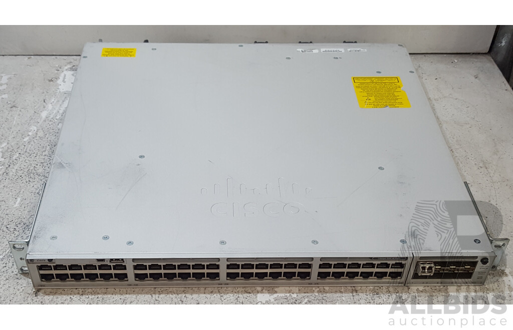 Cisco (C9300-48P-E) Catalyst 9300 48 PoE+ 48-Port Gigabit Switch