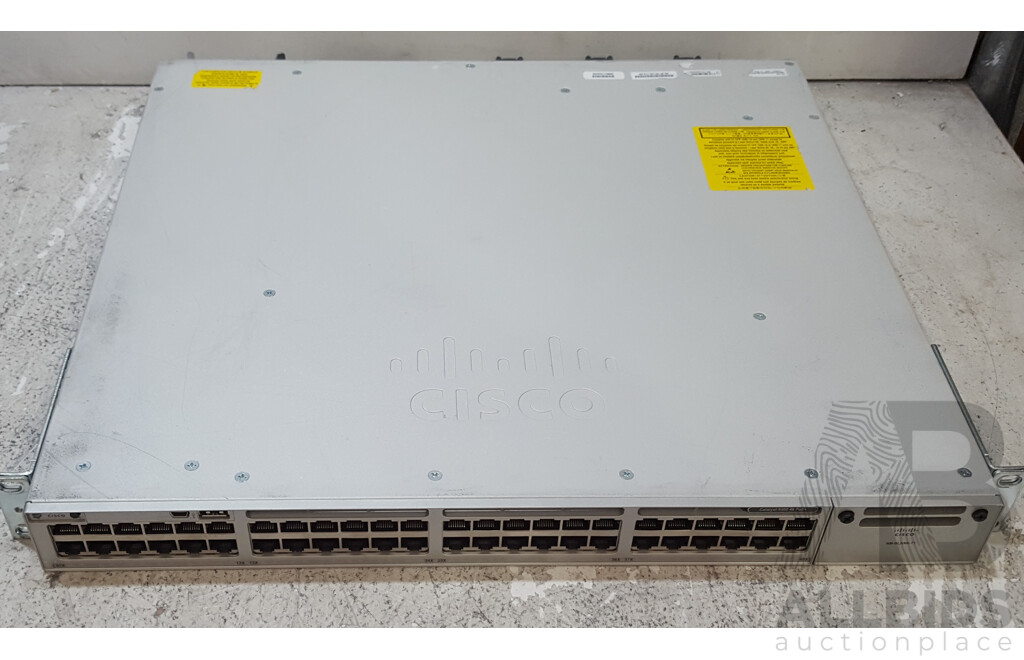 Cisco (C9300-48P-E) Catalyst 9300 48 PoE+ 48-Port Gigabit Switch