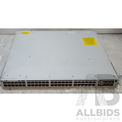 Cisco (C9300-48P-E) Catalyst 9300 48 PoE+ 48-Port Gigabit Switch