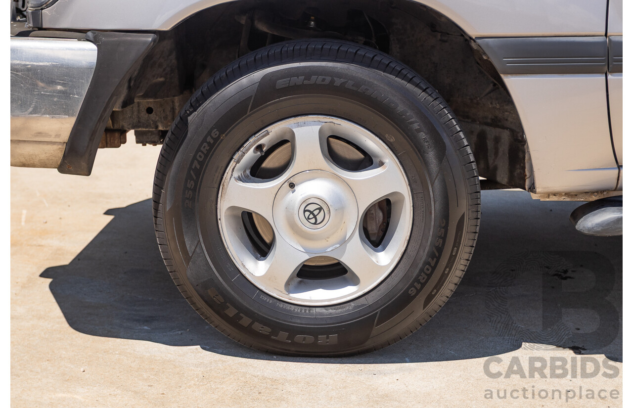 10/2002 Toyota Landcruiser GXL (4x4) FZJ105R 4D Warm Silver Metallic V8 4.7L - 8 Seater