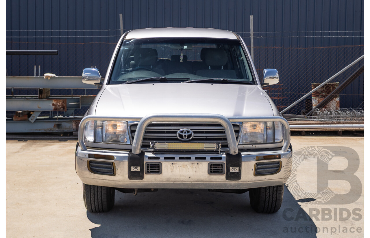 10/2002 Toyota Landcruiser GXL (4x4) FZJ105R 4D Warm Silver Metallic V8 4.7L - 8 Seater