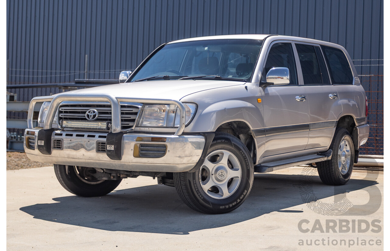 10/2002 Toyota Landcruiser GXL (4x4) FZJ105R 4D Warm Silver Metallic V8 4.7L - 8 Seater