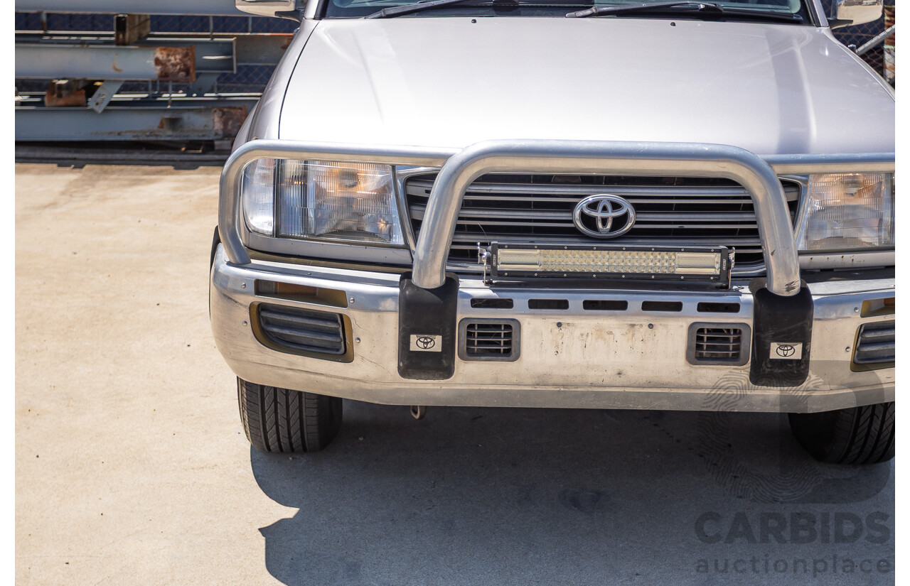 10/2002 Toyota Landcruiser GXL (4x4) FZJ105R 4D Warm Silver Metallic V8 4.7L - 8 Seater