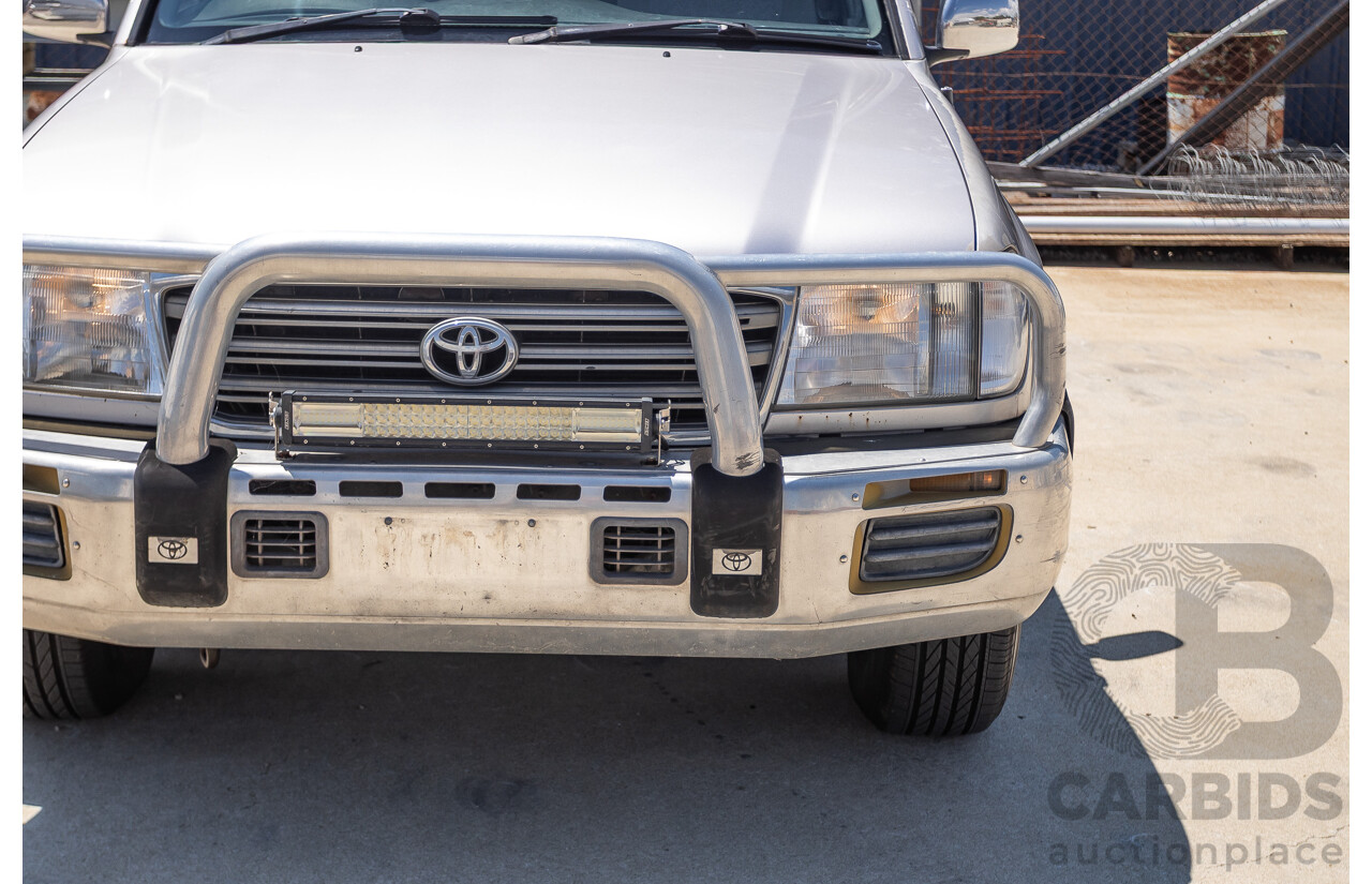 10/2002 Toyota Landcruiser GXL (4x4) FZJ105R 4D Warm Silver Metallic V8 4.7L - 8 Seater