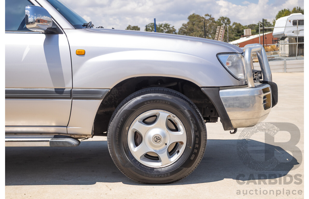 10/2002 Toyota Landcruiser GXL (4x4) FZJ105R 4D Warm Silver Metallic V8 4.7L - 8 Seater