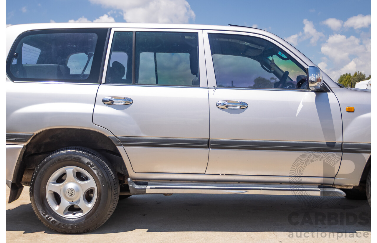 10/2002 Toyota Landcruiser GXL (4x4) FZJ105R 4D Warm Silver Metallic V8 4.7L - 8 Seater