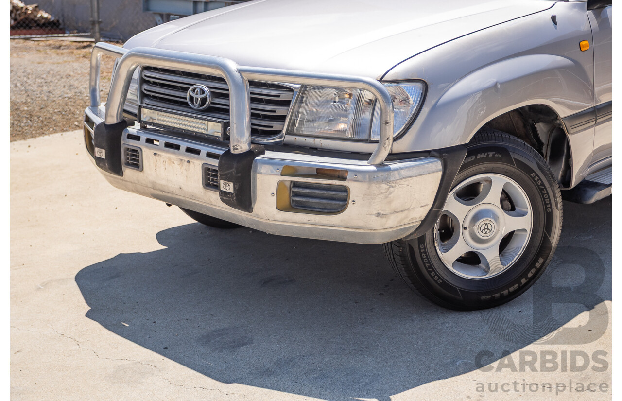10/2002 Toyota Landcruiser GXL (4x4) FZJ105R 4D Warm Silver Metallic V8 4.7L - 8 Seater