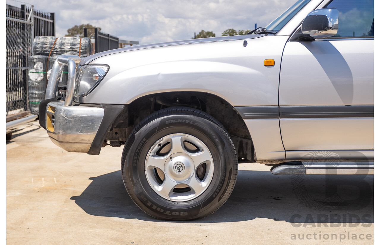 10/2002 Toyota Landcruiser GXL (4x4) FZJ105R 4D Warm Silver Metallic V8 4.7L - 8 Seater