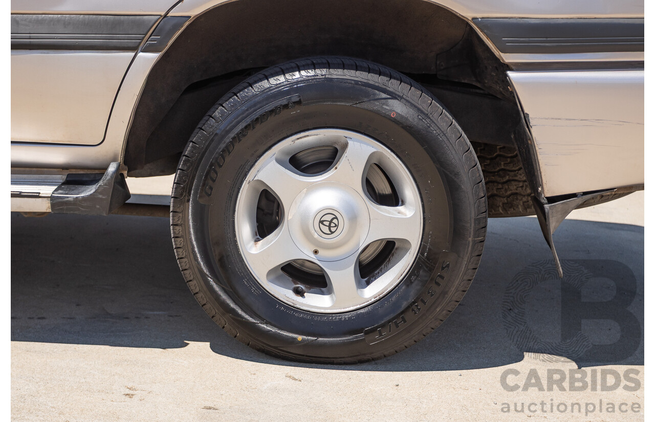 10/2002 Toyota Landcruiser GXL (4x4) FZJ105R 4D Warm Silver Metallic V8 4.7L - 8 Seater