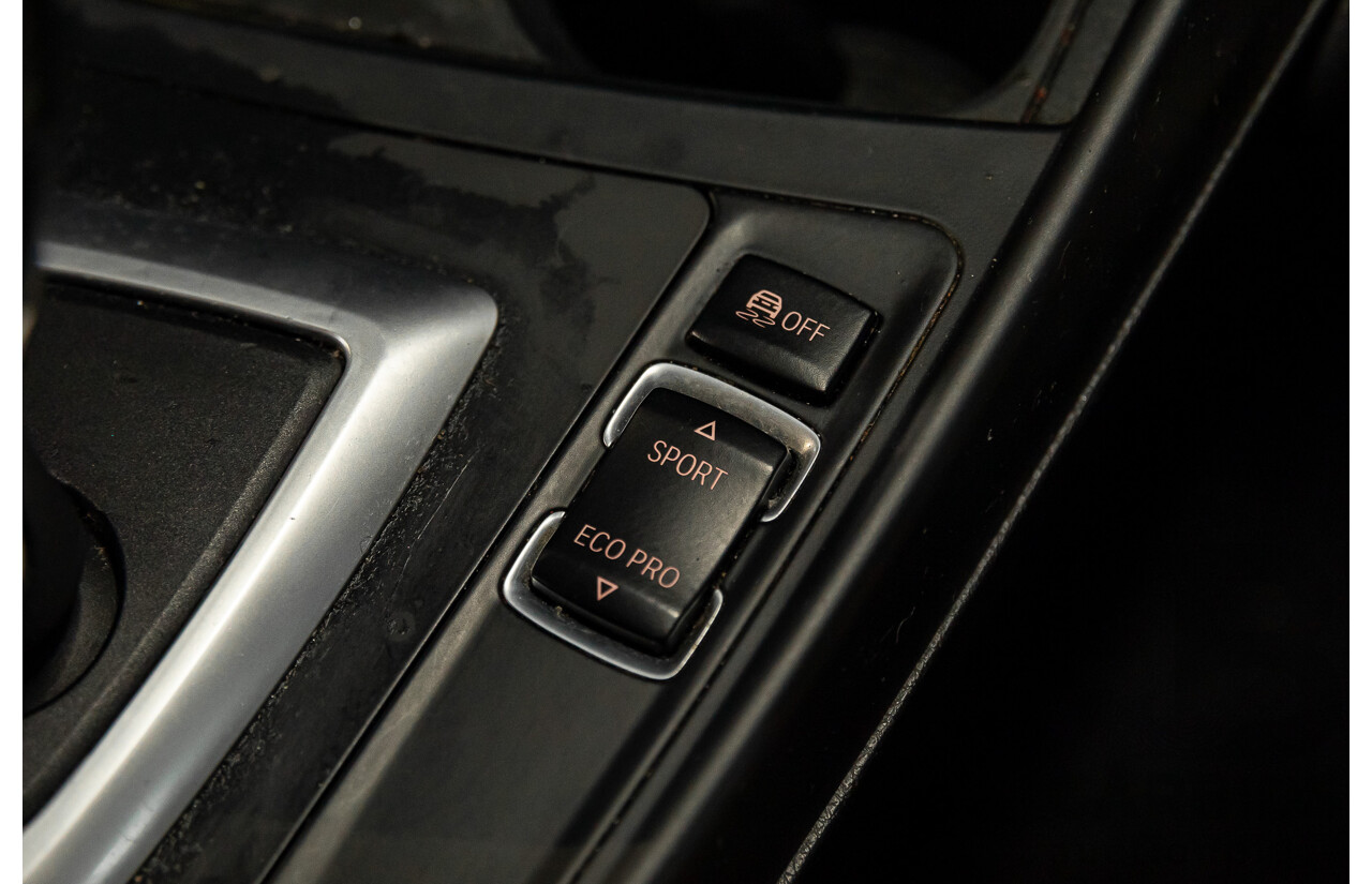 02/2015 BMW 116i Sport (RWD) F20 MY15 5d Hatchback Mineral White Metallic Turbo 1.6L