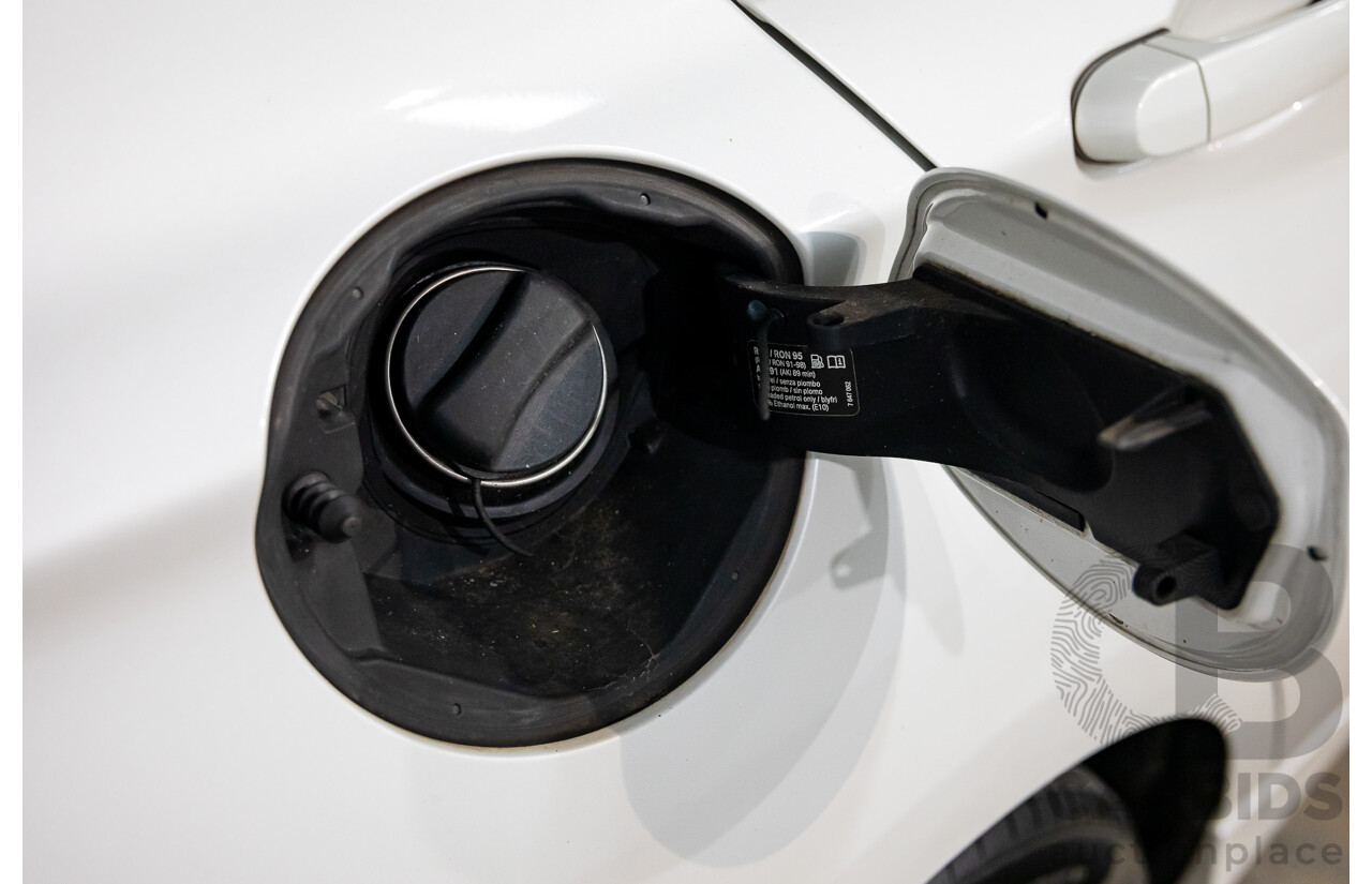 02/2015 BMW 116i Sport (RWD) F20 MY15 5d Hatchback Mineral White Metallic Turbo 1.6L