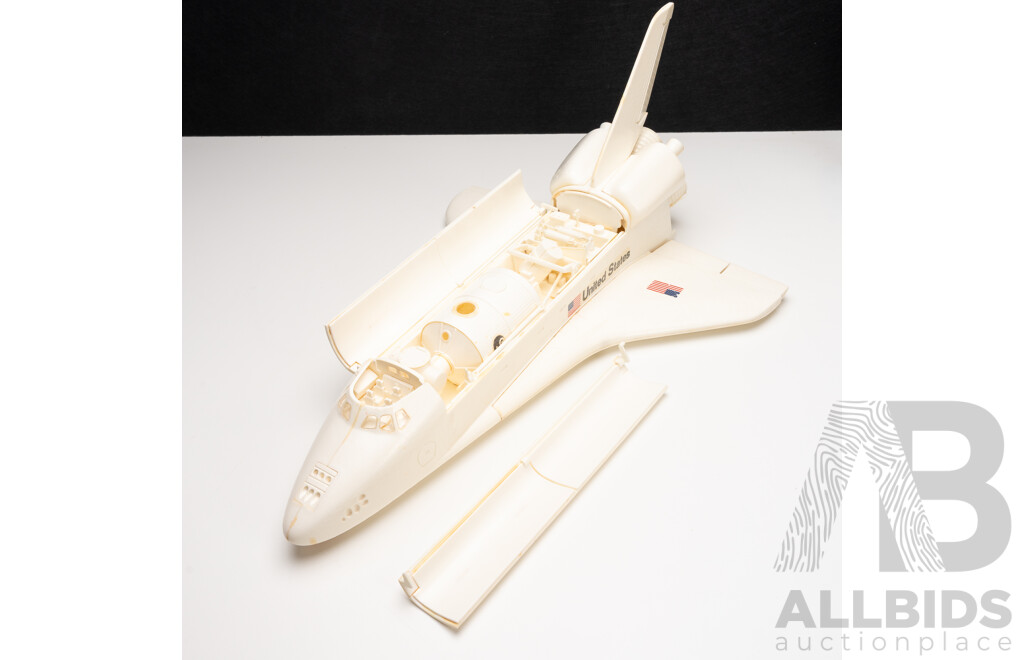 Vintage Revell Scale Model F the Challenger Space Craft, 979