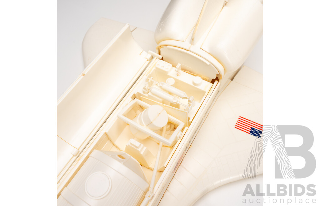 Vintage Revell Scale Model F the Challenger Space Craft, 979