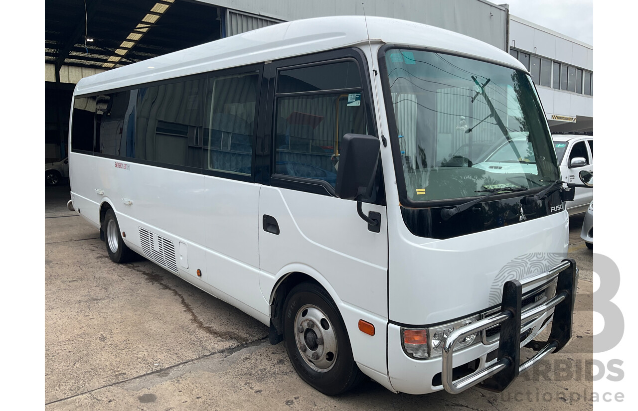10/2015 Mitsubishi Rosa BE600 18 Seater 3d White Turbo Diesel 4.9L - Custom Wheelchair Lift