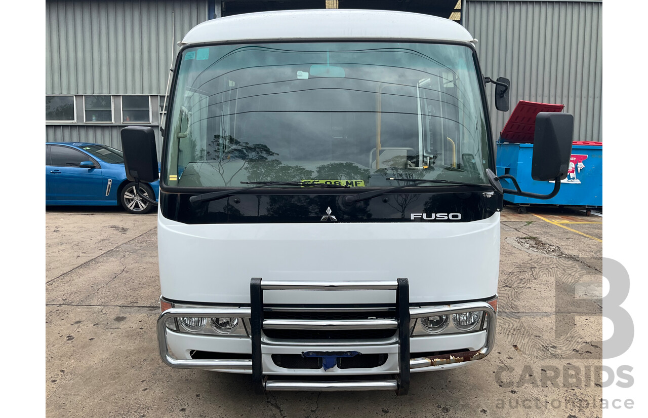 10/2015 Mitsubishi Rosa BE600 18 Seater 3d White Turbo Diesel 4.9L - Custom Wheelchair Lift