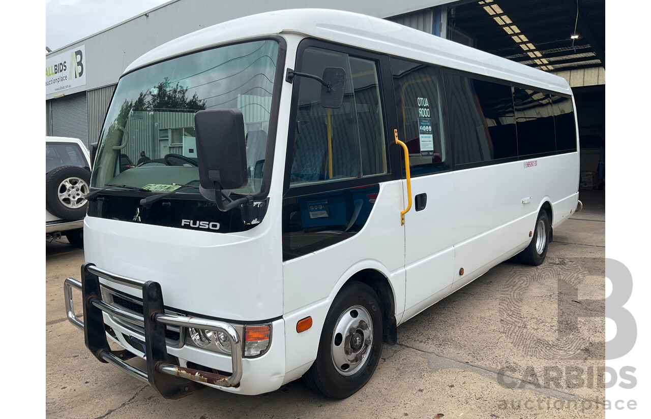 10/2015 Mitsubishi Rosa BE600 18 Seater 3d White Turbo Diesel 4.9L - Custom Wheelchair Lift