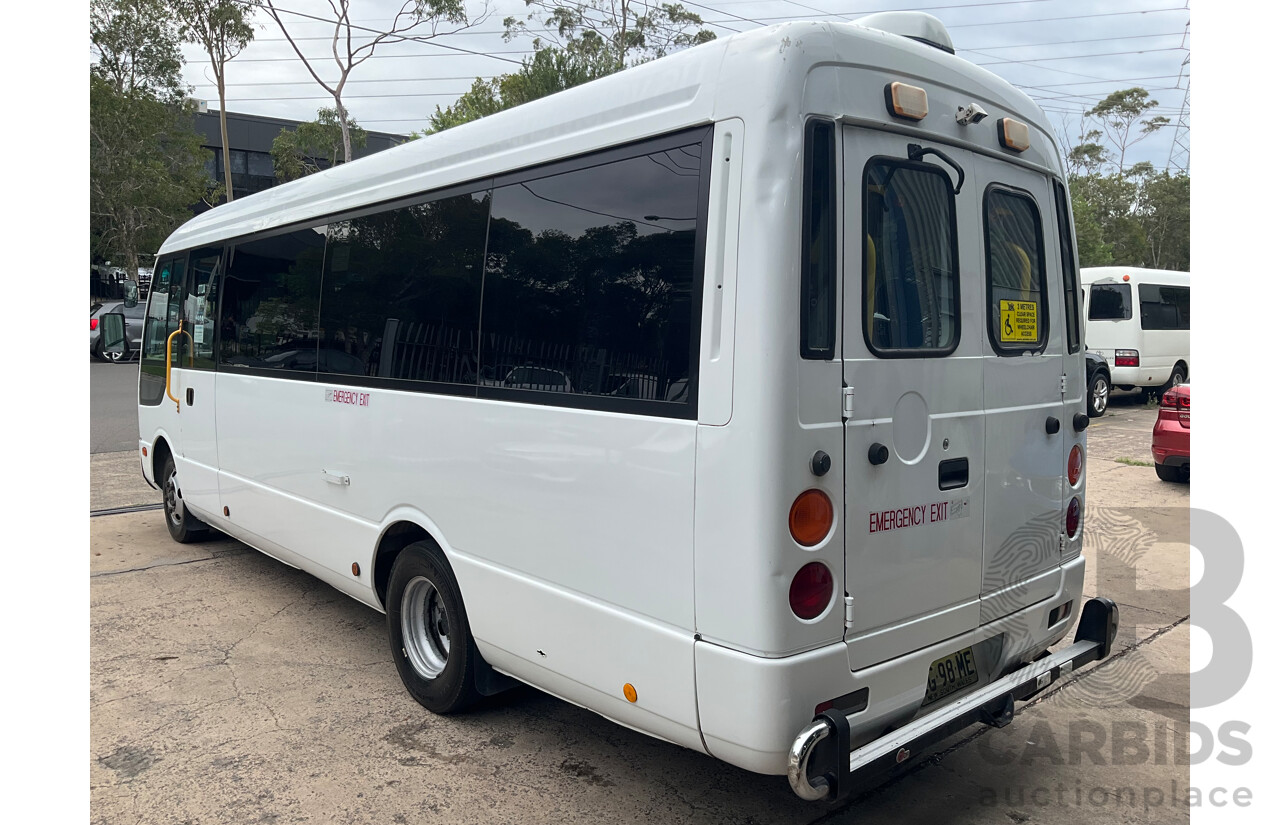 10/2015 Mitsubishi Rosa BE600 18 Seater 3d White Turbo Diesel 4.9L - Custom Wheelchair Lift