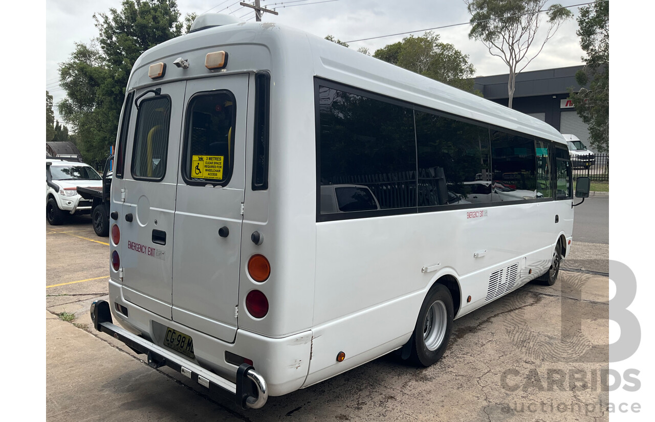 10/2015 Mitsubishi Rosa BE600 18 Seater 3d White Turbo Diesel 4.9L - Custom Wheelchair Lift