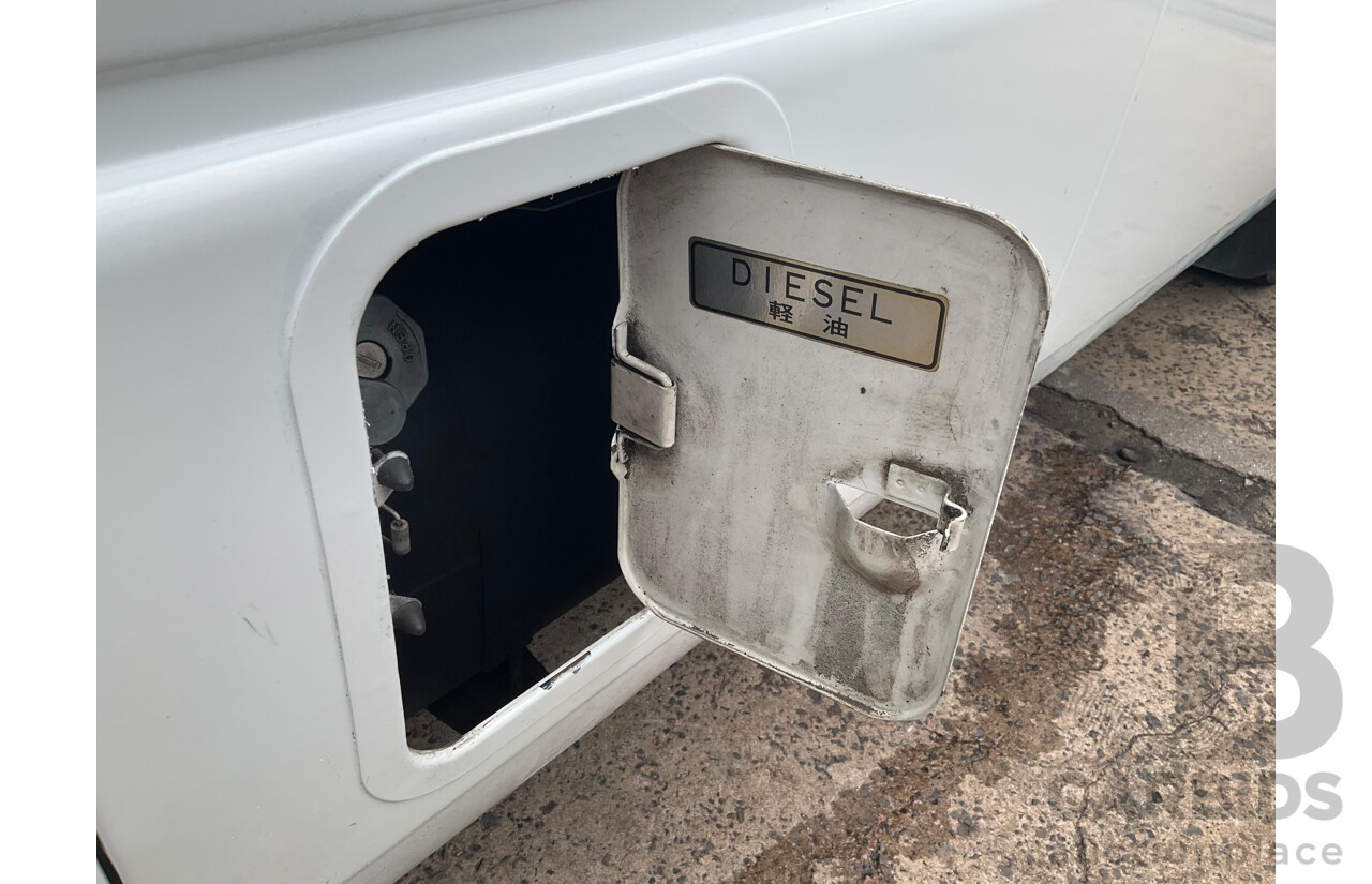 10/2015 Mitsubishi Rosa BE600 18 Seater 3d White Turbo Diesel 4.9L - Custom Wheelchair Lift