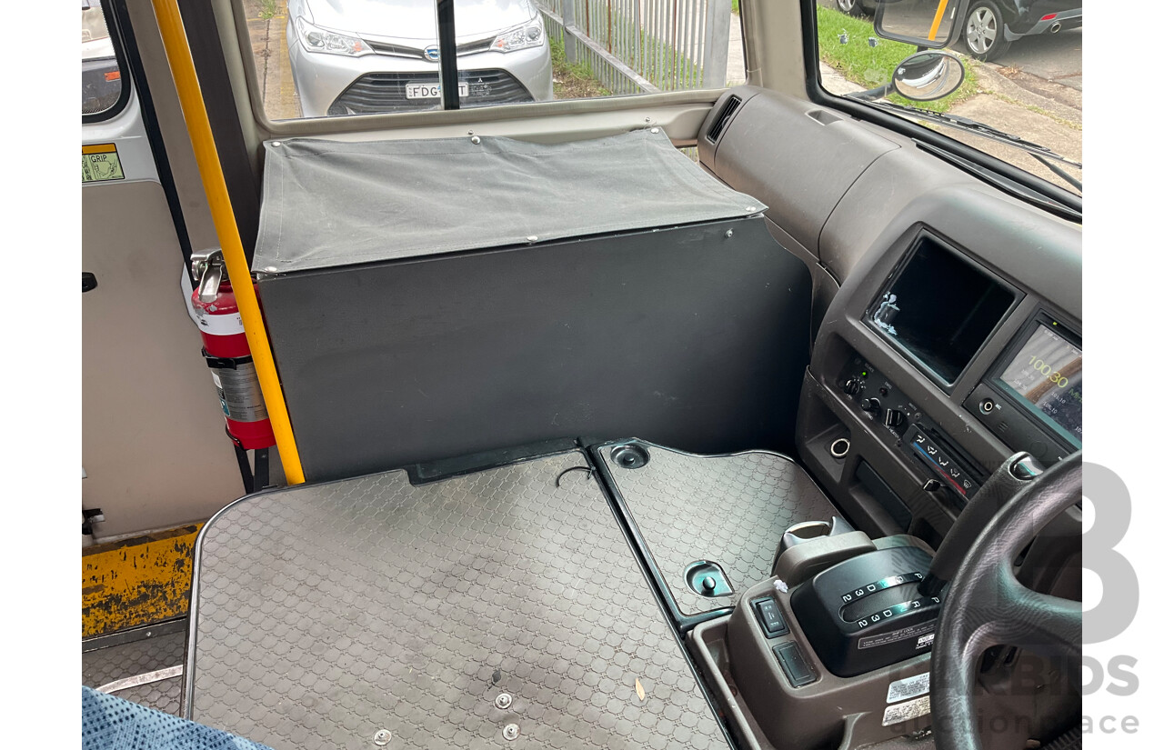 10/2015 Mitsubishi Rosa BE600 18 Seater 3d White Turbo Diesel 4.9L - Custom Wheelchair Lift