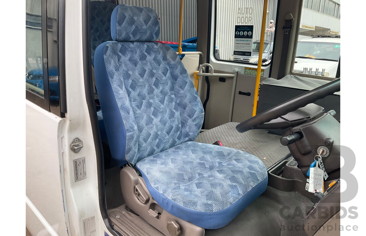 10/2015 Mitsubishi Rosa BE600 18 Seater 3d White Turbo Diesel 4.9L - Custom Wheelchair Lift