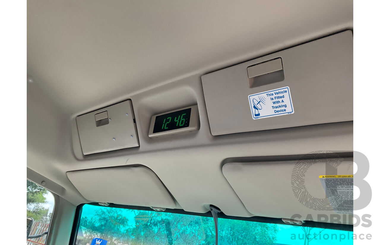 10/2015 Mitsubishi Rosa BE600 18 Seater 3d White Turbo Diesel 4.9L - Custom Wheelchair Lift