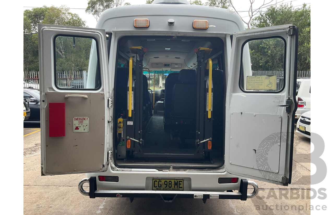 10/2015 Mitsubishi Rosa BE600 18 Seater 3d White Turbo Diesel 4.9L - Custom Wheelchair Lift