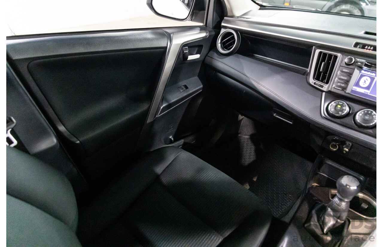 01/2016 Toyota RAV4 GX (FWD) ZSA42R MY16 4d Wagon Glacier White 2.0L