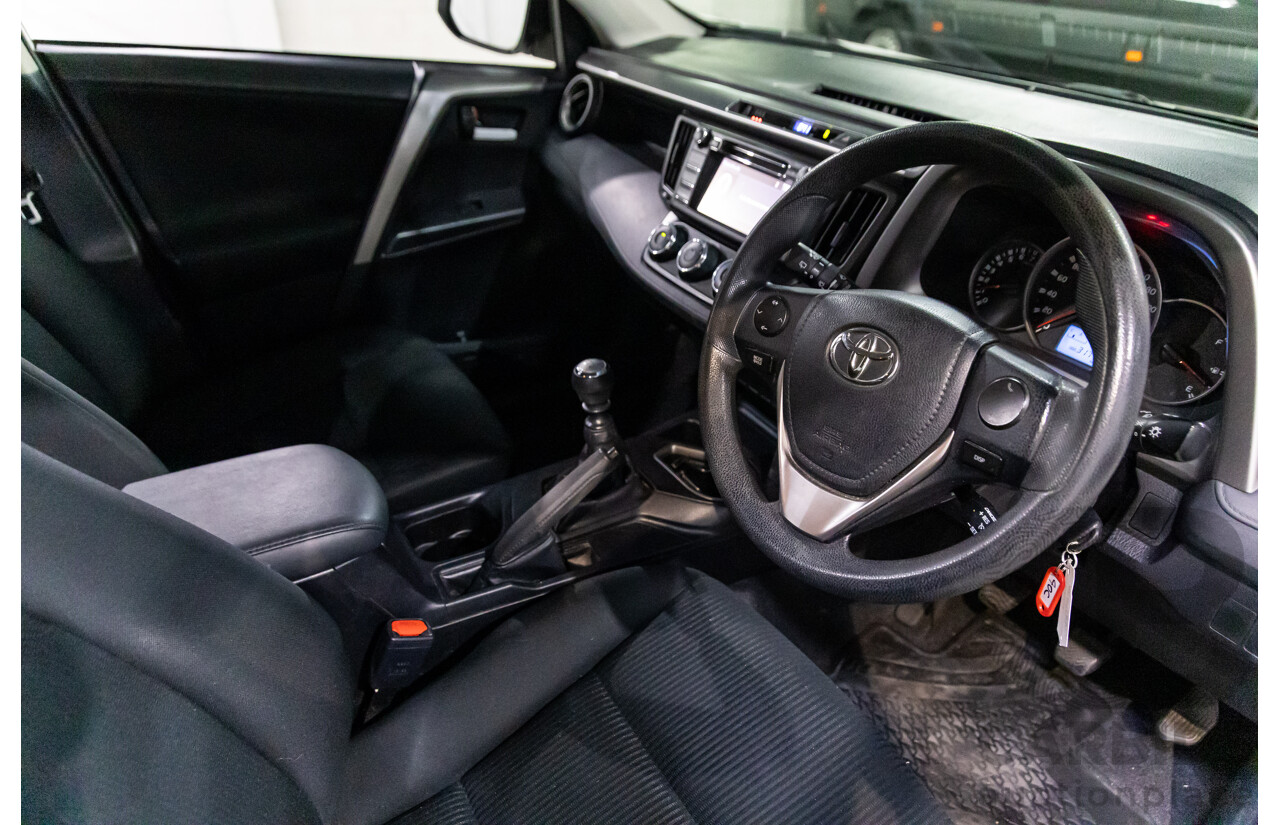 01/2016 Toyota RAV4 GX (FWD) ZSA42R MY16 4d Wagon Glacier White 2.0L