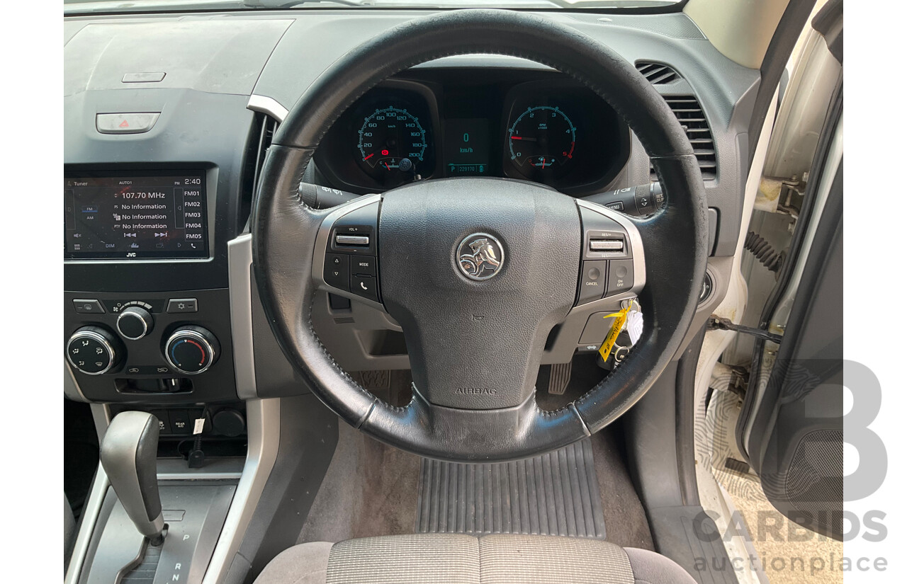 12/2012 Holden Colorado 7 LT (4x4) RG 4d Wagon Summit White Turbo Diesel 2.8L - 7 Seater