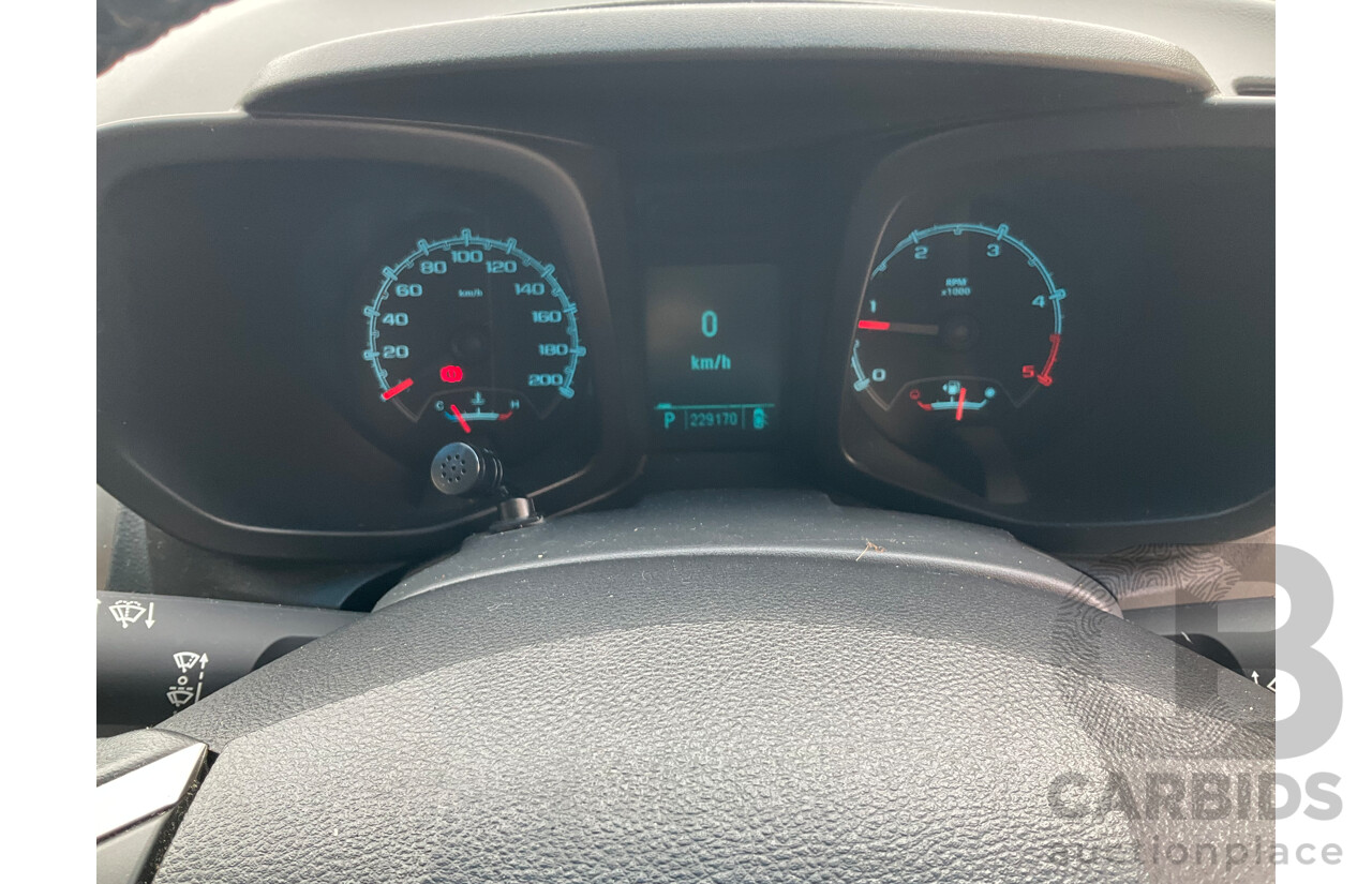 12/2012 Holden Colorado 7 LT (4x4) RG 4d Wagon Summit White Turbo Diesel 2.8L - 7 Seater