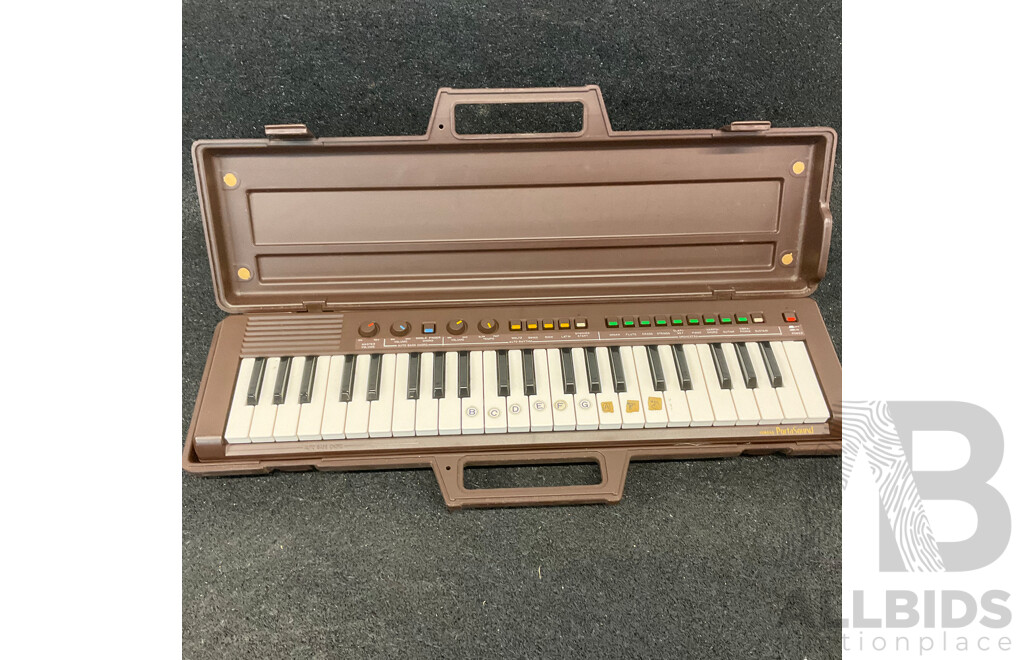 YAMAHA PortaSound PS-3 Electroinic Keyboard  in Original Brown Hard Carrying Case