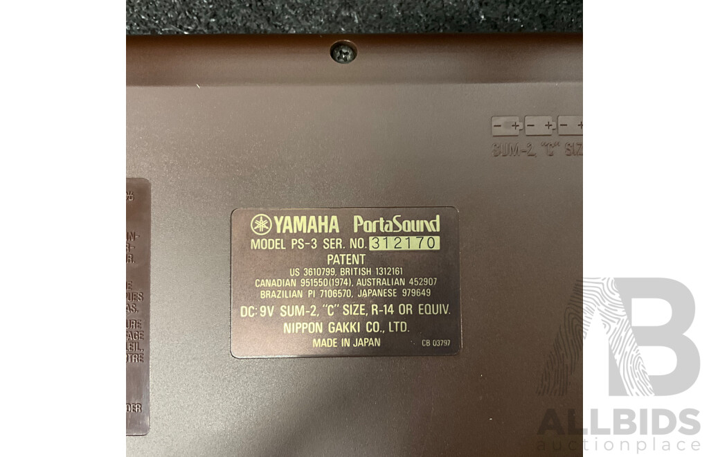 YAMAHA PortaSound PS-3 Electroinic Keyboard  in Original Brown Hard Carrying Case