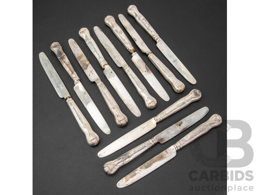 Eleven Georgian Sterling Silver Kings Pattern Fruit Knives