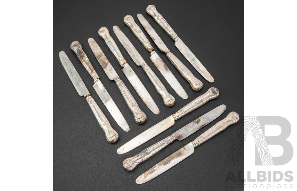 Eleven Georgian Sterling Silver Kings Pattern Fruit Knives