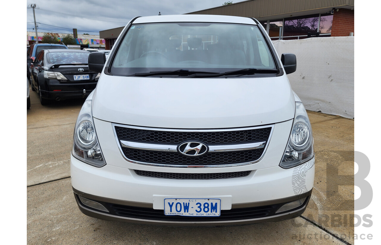 1/2014 Hyundai Imax TQ MY13 4d Wagon White 2.5L